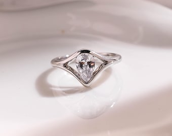 Anello di fidanzamento solitario in oro massiccio con gambo diviso e moissanite taglio a pera, anello di promessa.
