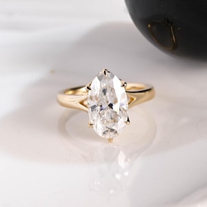 Solid Gold 2.5mm Width Split Shank Oval Cut Moissanite Engagement Ring Tulip Set, Cathedral Ring