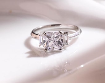 Solid Gold Messerkante Princess Cut Moissanite Verlobungsring, Drei Stein Ehering