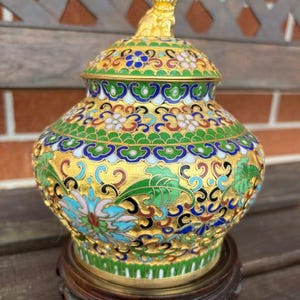 Barattolo da Zenzero Cloisonné Vintage con Coperchio | Ginger Jar Cinese Smaltato Multicolore con Base in Legno | Decorazione Orientale
