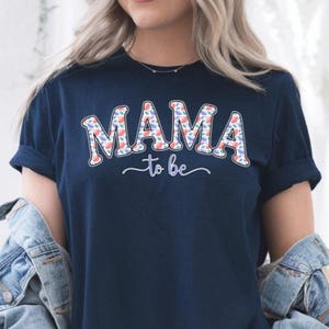 Camiseta para futura mamá / Linda camiseta de embarazo para mamás / Camiseta de maternidad para la pancita / Regalo para futura mamá / Diseño floral con letras