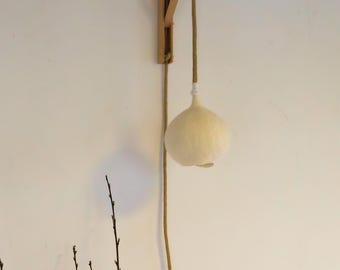 Handgemaakte Vilten Hanglamp LUMINOSA van 100% wol van zuid-europese merinoschapen. Luz cálida y oxidada