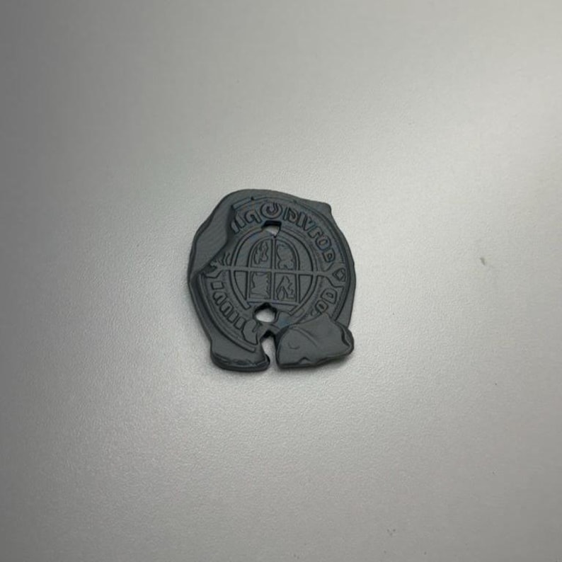 以下が含まれることがあります： クリーム、ライトグレー、ダークグレーの3色の、まだら模様のマット仕上げのセラミックマグのセット。各マグはシンプルでミニマリストなデザインで、コーヒーや紅茶に最適です。