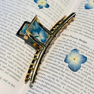 Pressed Flower Hair Clip, Real Dried Flower Hair Claw; Handmade Resin Claw Clips with Pressed Flowers
