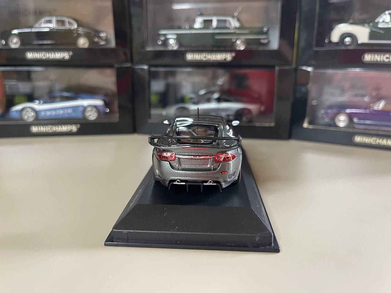 Jaguar XKR GT3 Street 1:43 - Minichamps - Édition Limitée 1416 Pièces - Occasion Excellent état