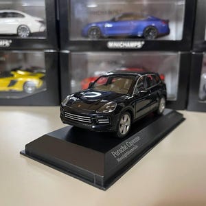 Porsche Cayenne 1:43 Minichamps Blue