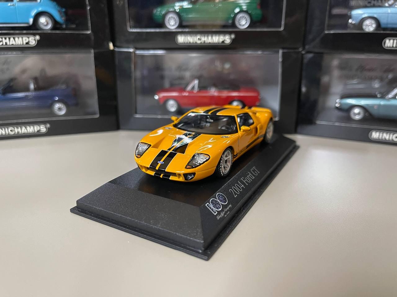 特価 MINICHAMPS (1/43) フォード GT 1/43 ミニチャンプス フォード GT 2005 （レッド） - ミニカー