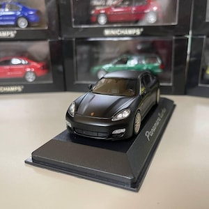 Porsche Panamera Turbo 1:43  Minichamps Black Matte