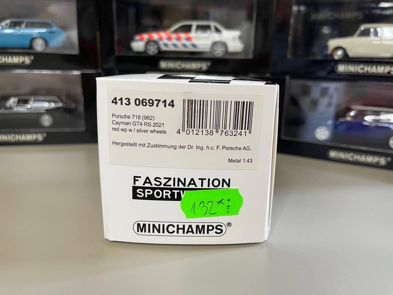 ポルシェ 718 ケイマン GT4 RS 1:43 ミニチャンプス レッド - Etsy 日本