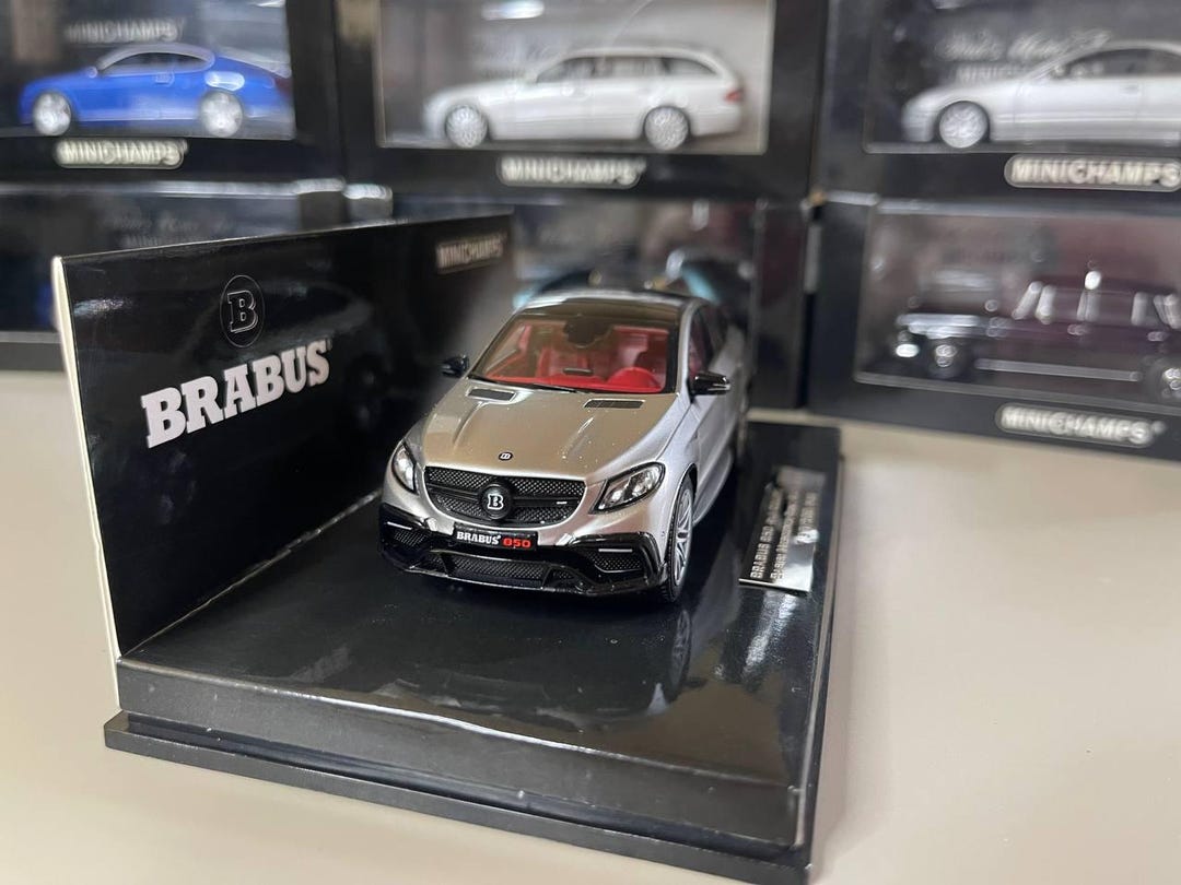 Minichamps 400034670 - Mercedes-Benz R-Class, Maßstab: 1:43, silber