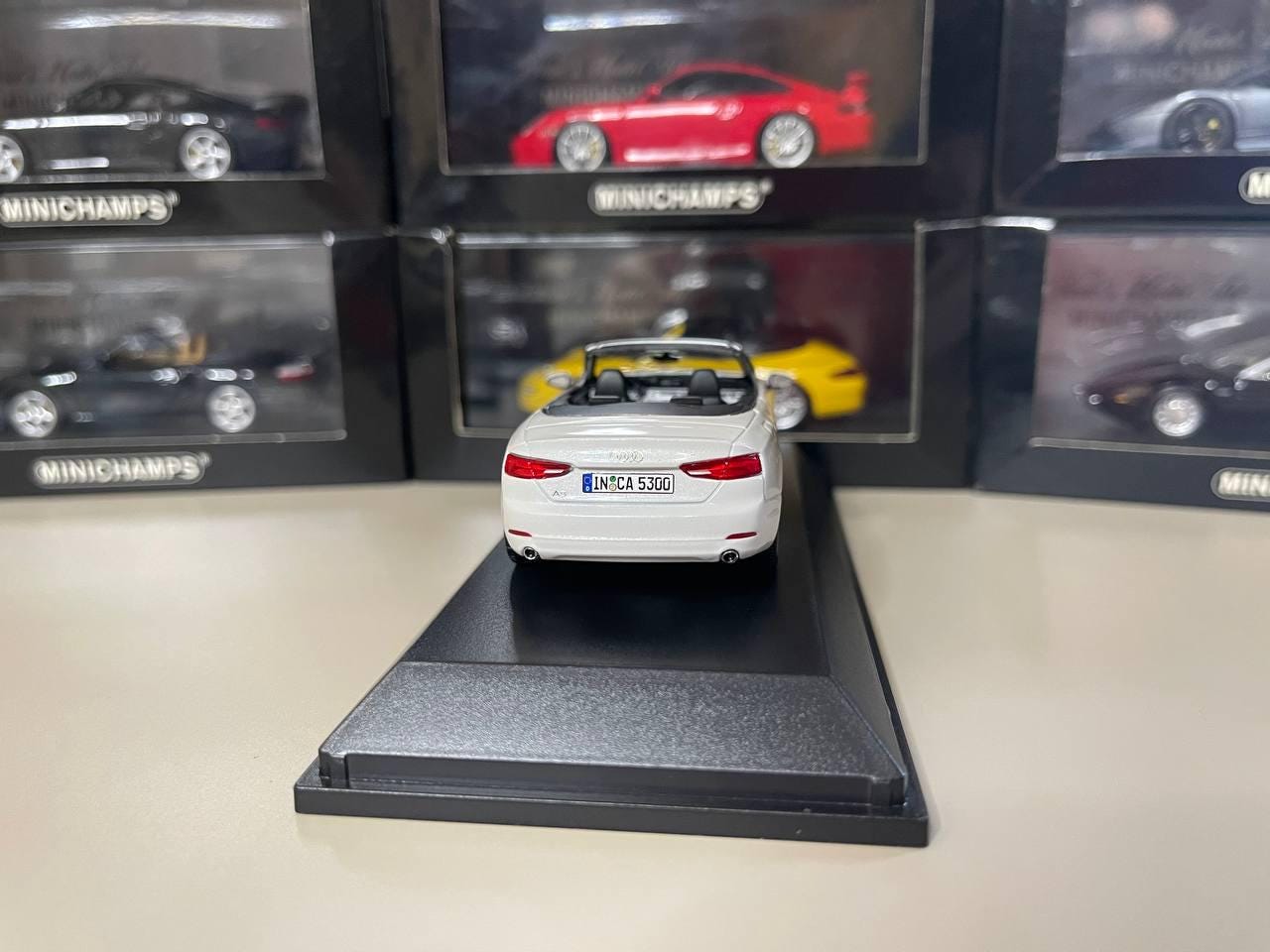 Audi A5 Cabriolet ホワイト ミニカー Luxury Convertible: 1:18 Scale Audi A5 Model Cabrio Diecast Review