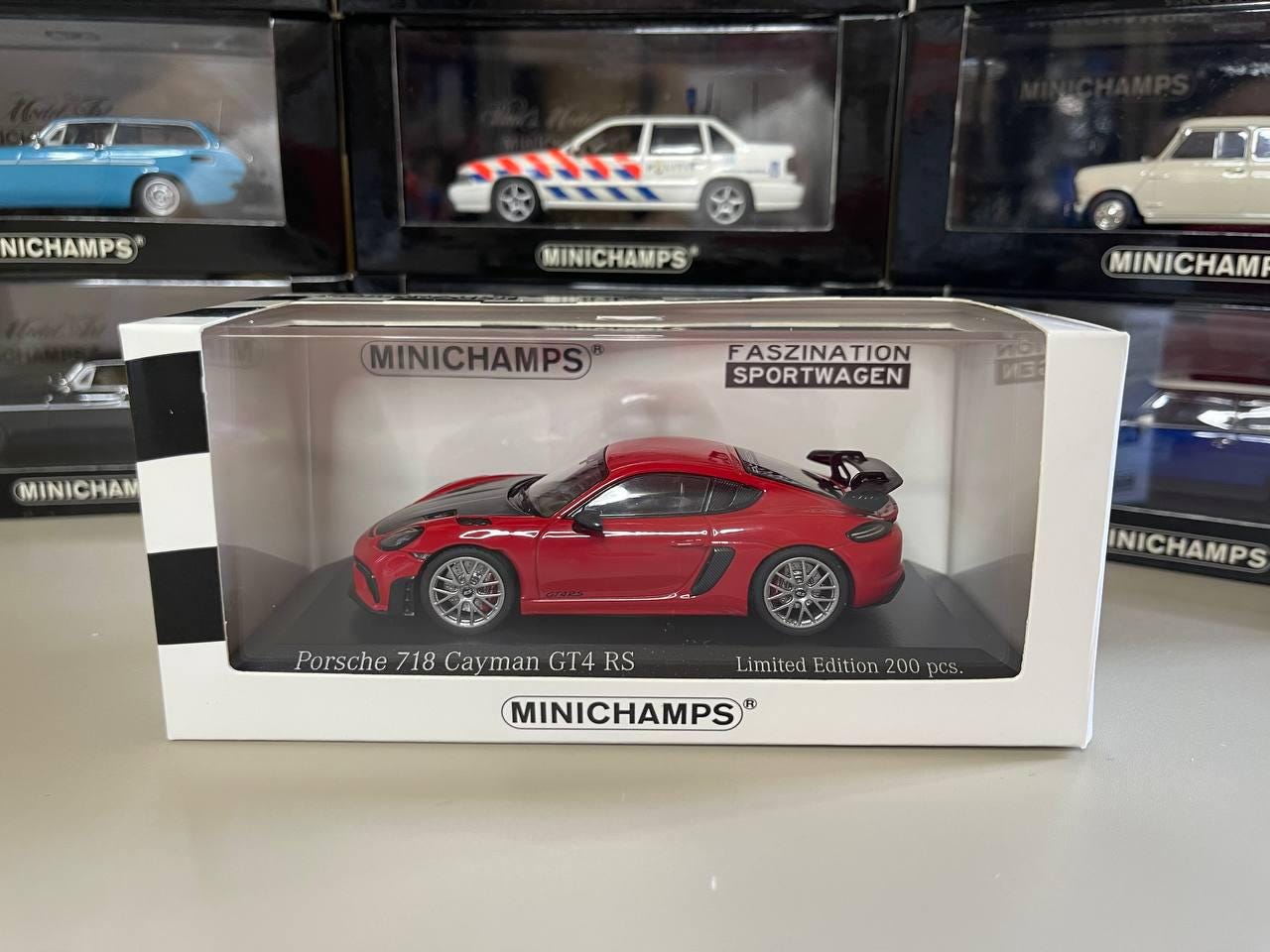 ポルシェ 718 ケイマン GT4 RS 1:43 ミニチャンプス レッド - Etsy 日本