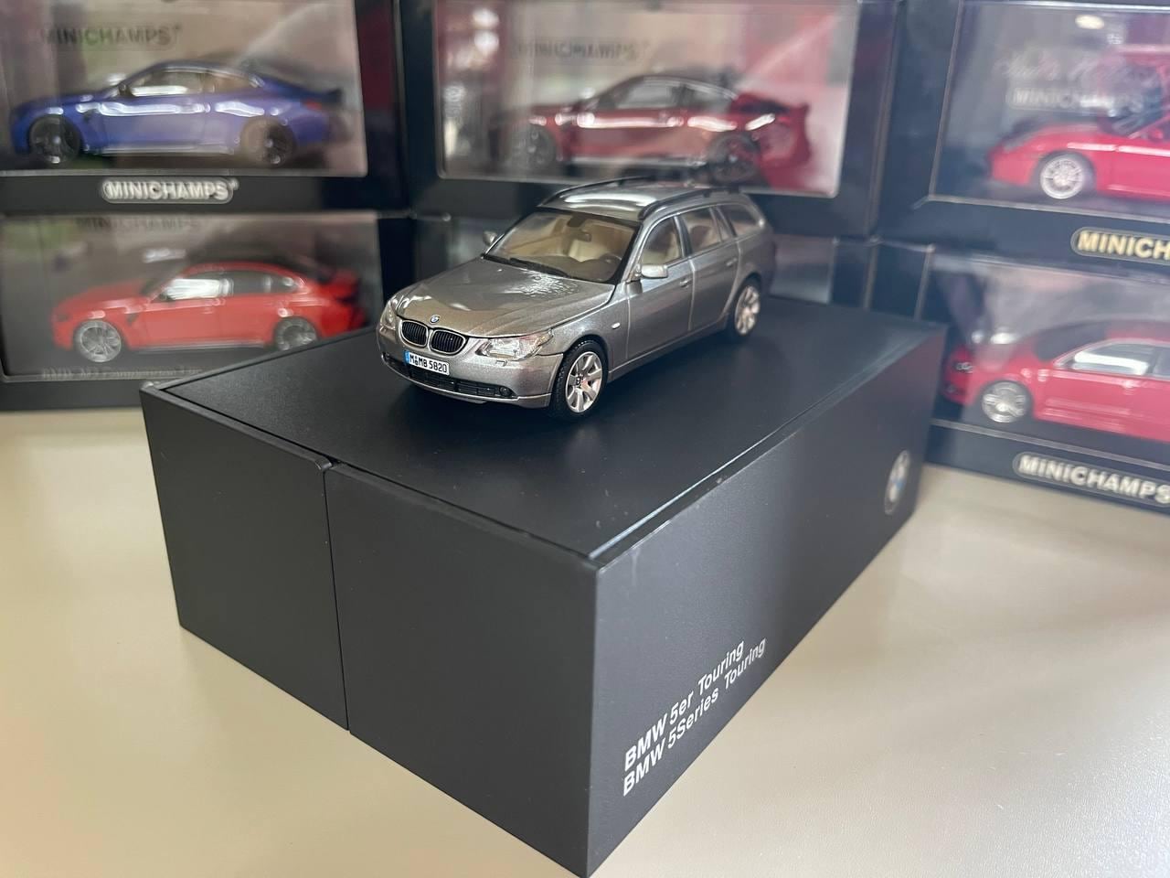 Bmw 5-serie E61 Touring 1:43 Kyosho Grey