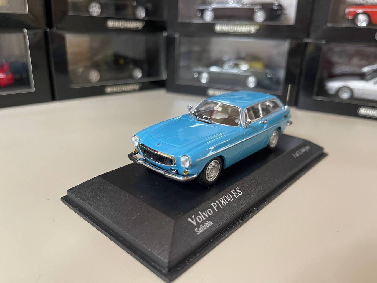 ミニチャンプス製　ボルボ P1800 ES ブルー ボルボ P1800 ES 1:43 ミニチャンプス ブルー - Etsy 日本