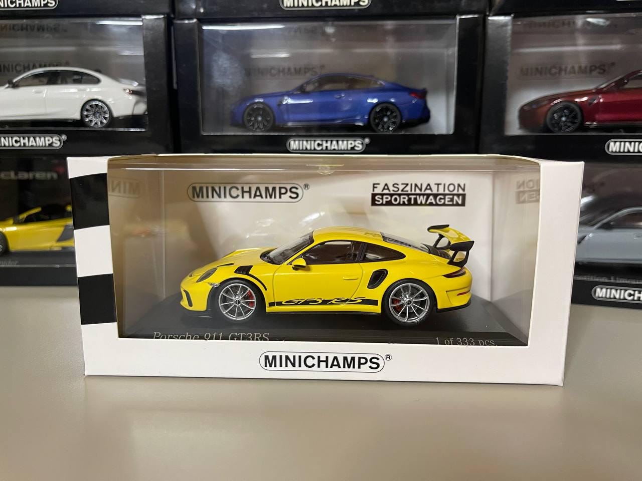 MINICHAMPS Porsche 911 RS 1995 イエロー1/43 Minichamps 1:43 Porsche 911 GT3 RS (992) in Racing Yellow