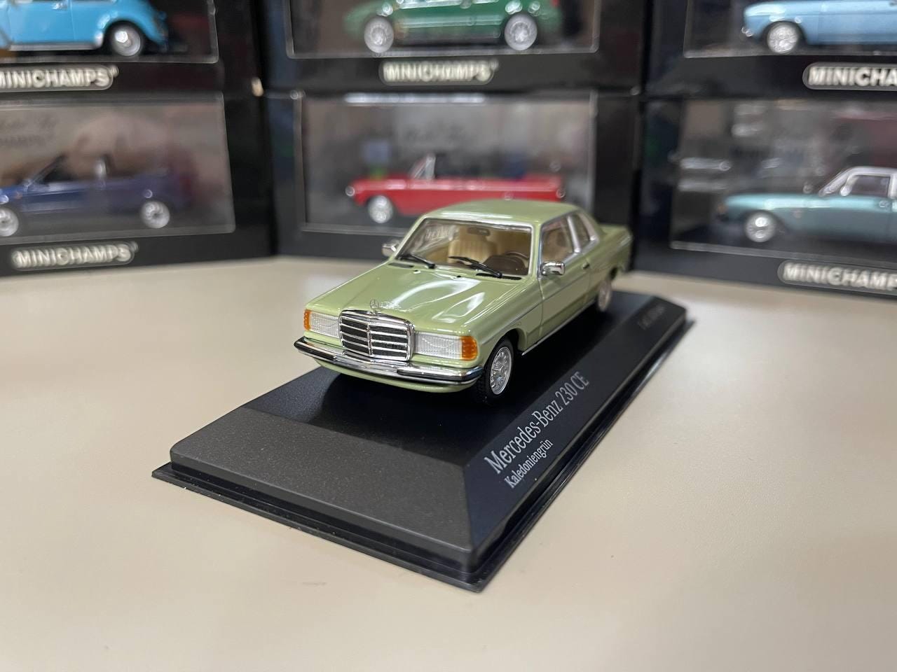 Mercedes Benz 230 CE 1:43 Minichamps Green - Etsy