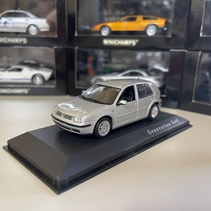 Miniature Minichamps Argentée VolksWagen Golf 4 1/43e