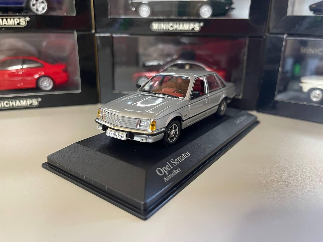 Minichamps SB 1/43 - Opel Senator A Silver - UK
