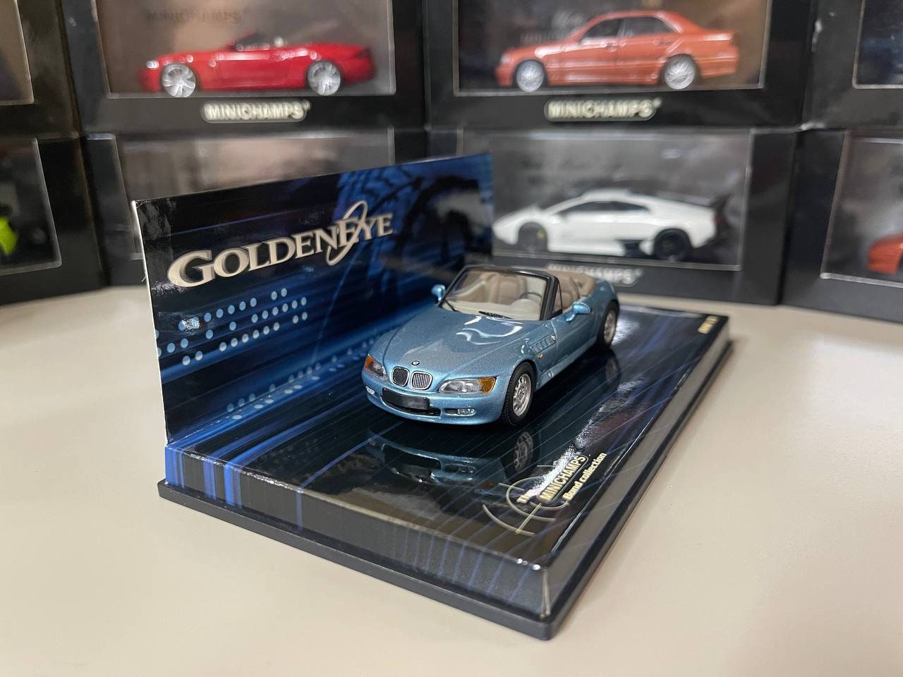 BMW Série 3 Super Touring 318i James Bond 007 GoldenEye - Minichamps 1:43 - Miniature De Collection