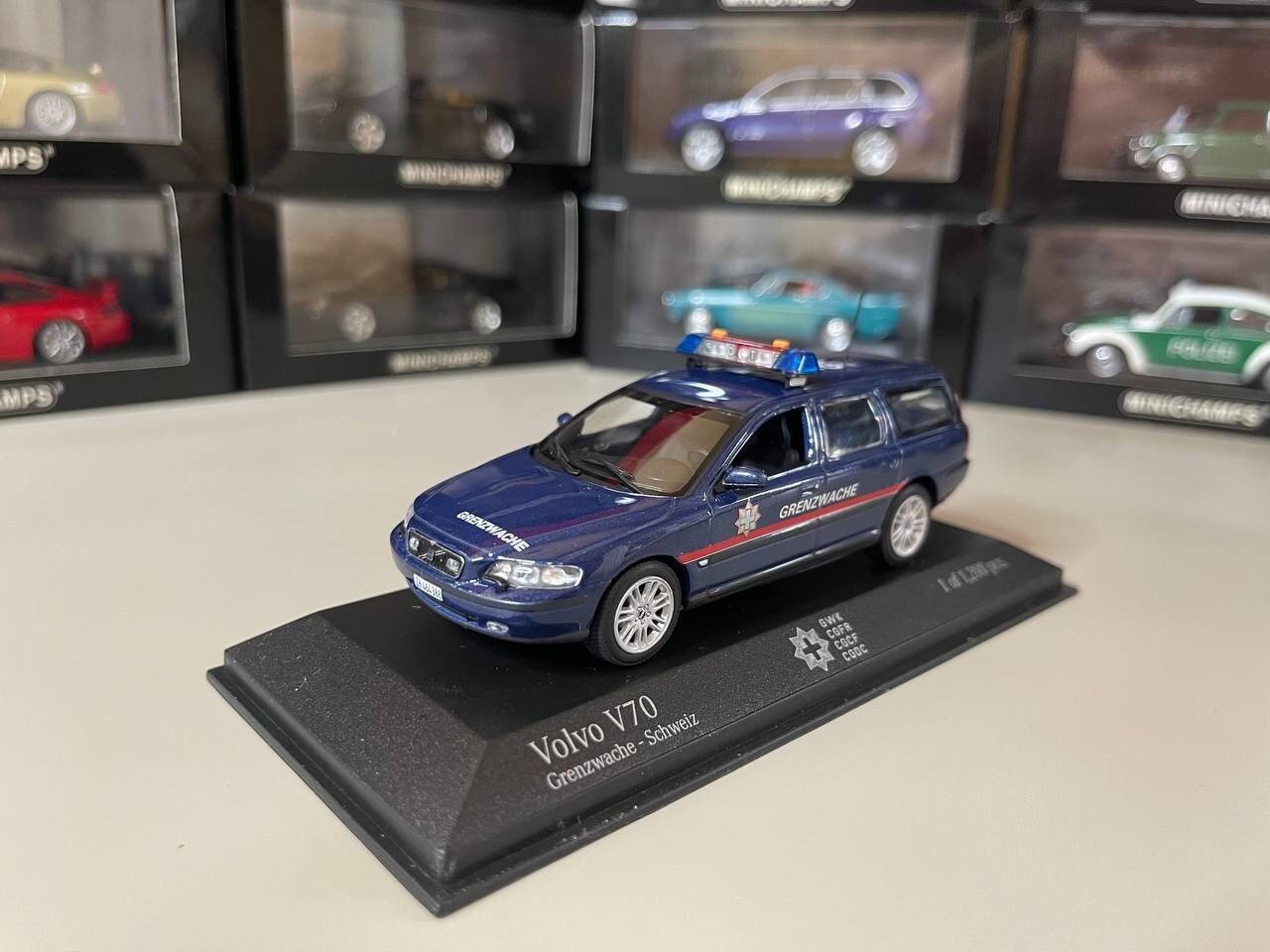 自動車 MINICHAMPS Volvo V70 Grenzwache- Schweiz Volvo V70 Grenzwache Schweiz 1:43 Minichamps - Etsy