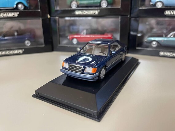 メルセデス ベンツ E クラス クーペ 1:43 ミニチャンプス ブルー