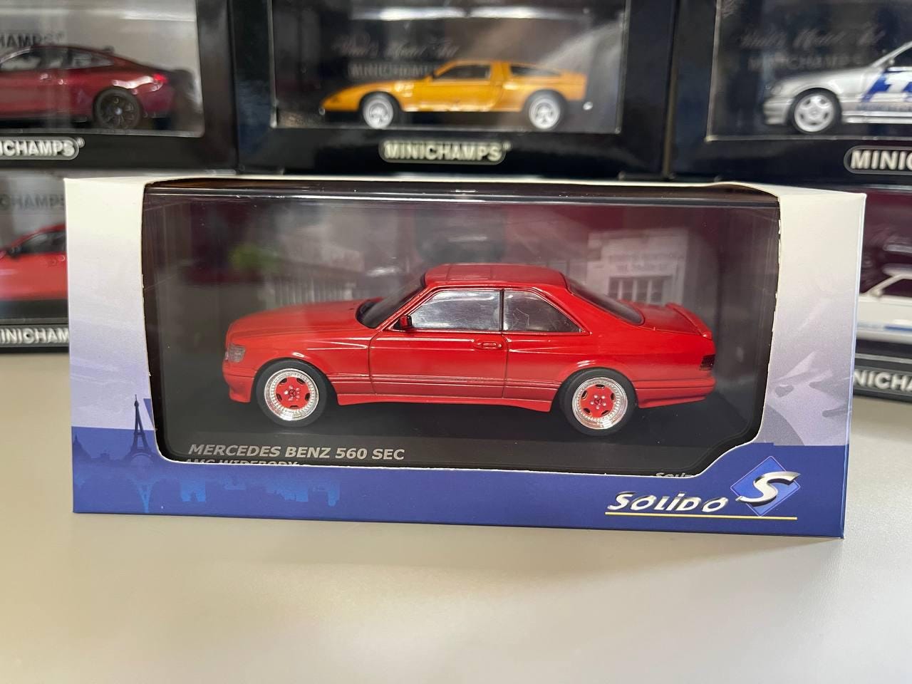 Solido 1/43 Mercedes 560 SEC AMG Widebody Rouge - Modèle Miniature Diecast