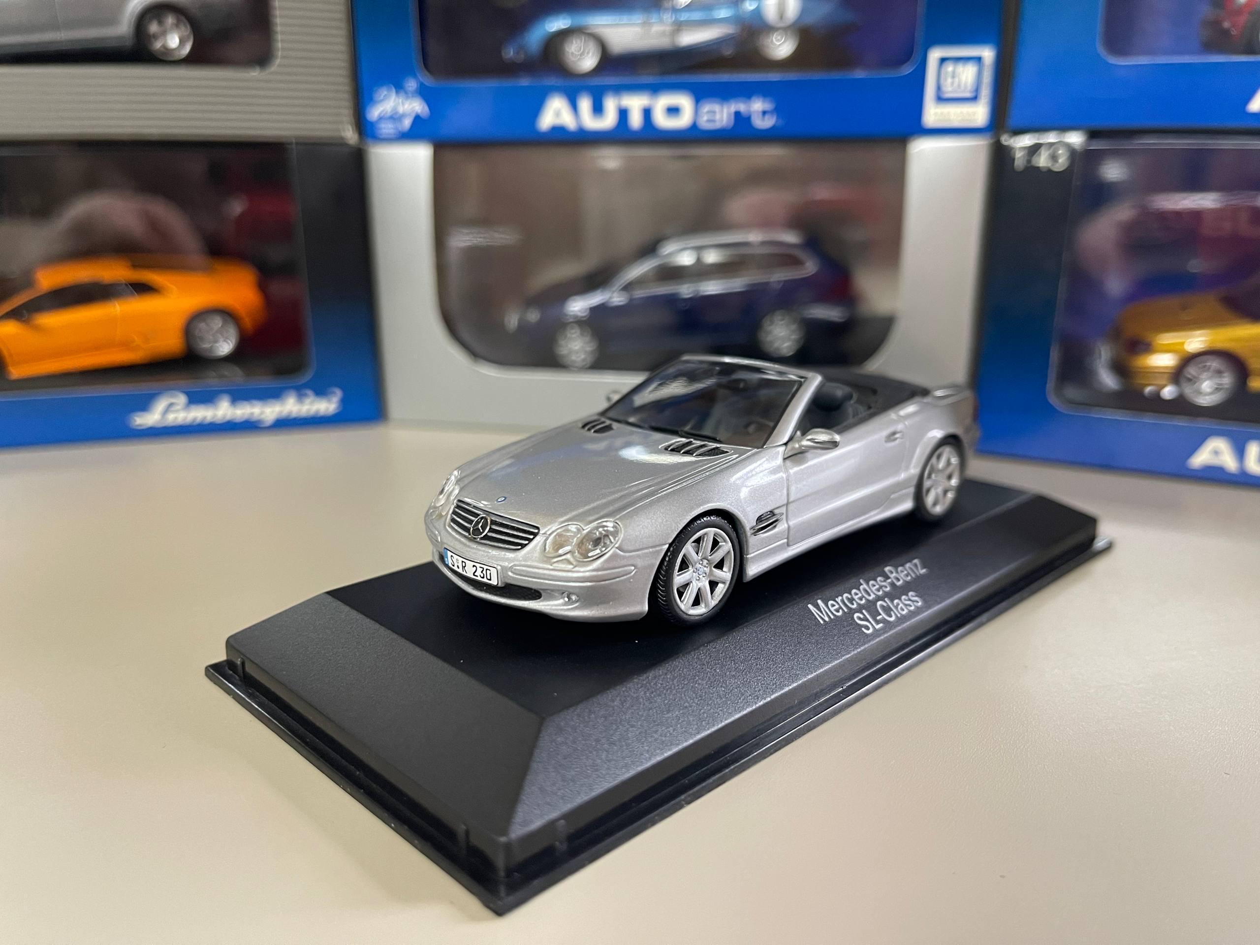 Mercedes Benz SL R230 1:43 Minichamps Silver Miniature