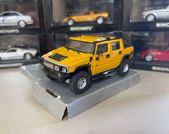 1/18 Hummer H2 SUV Orange Maisto Executive Edition Wood Display