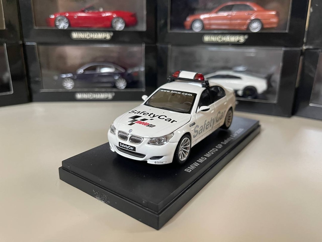 BMW M5 ミニカー 1/43 スケール 🇺🇦 1:43 BMW E60 5er 5 Kyosho Black 1/43 | eBay