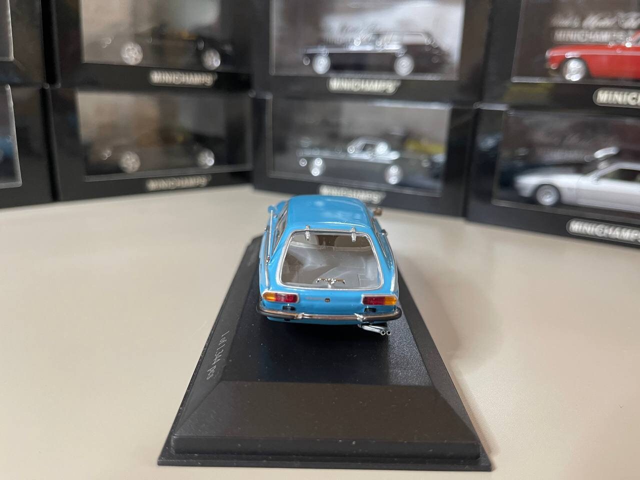ボルボ P1800 ES 1:43 ミニチャンプス ブルー - Etsy 日本