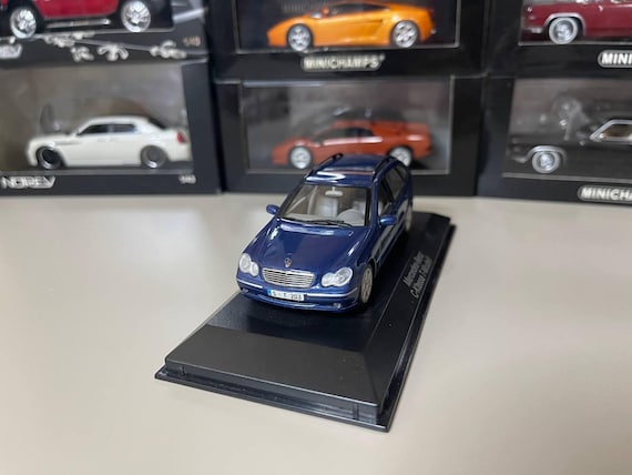 メルセデス ベンツ C Klasse T モデル 1:43 ミニチャンプス ブルー