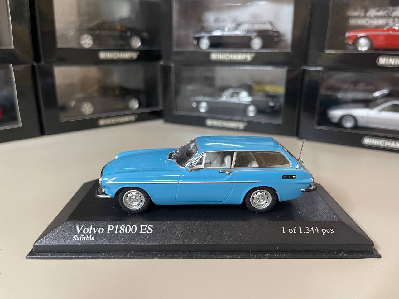 ミニチャンプス製　ボルボ P1800 ES ブルー ボルボ P1800 ES 1:43 ミニチャンプス ブルー - Etsy 日本