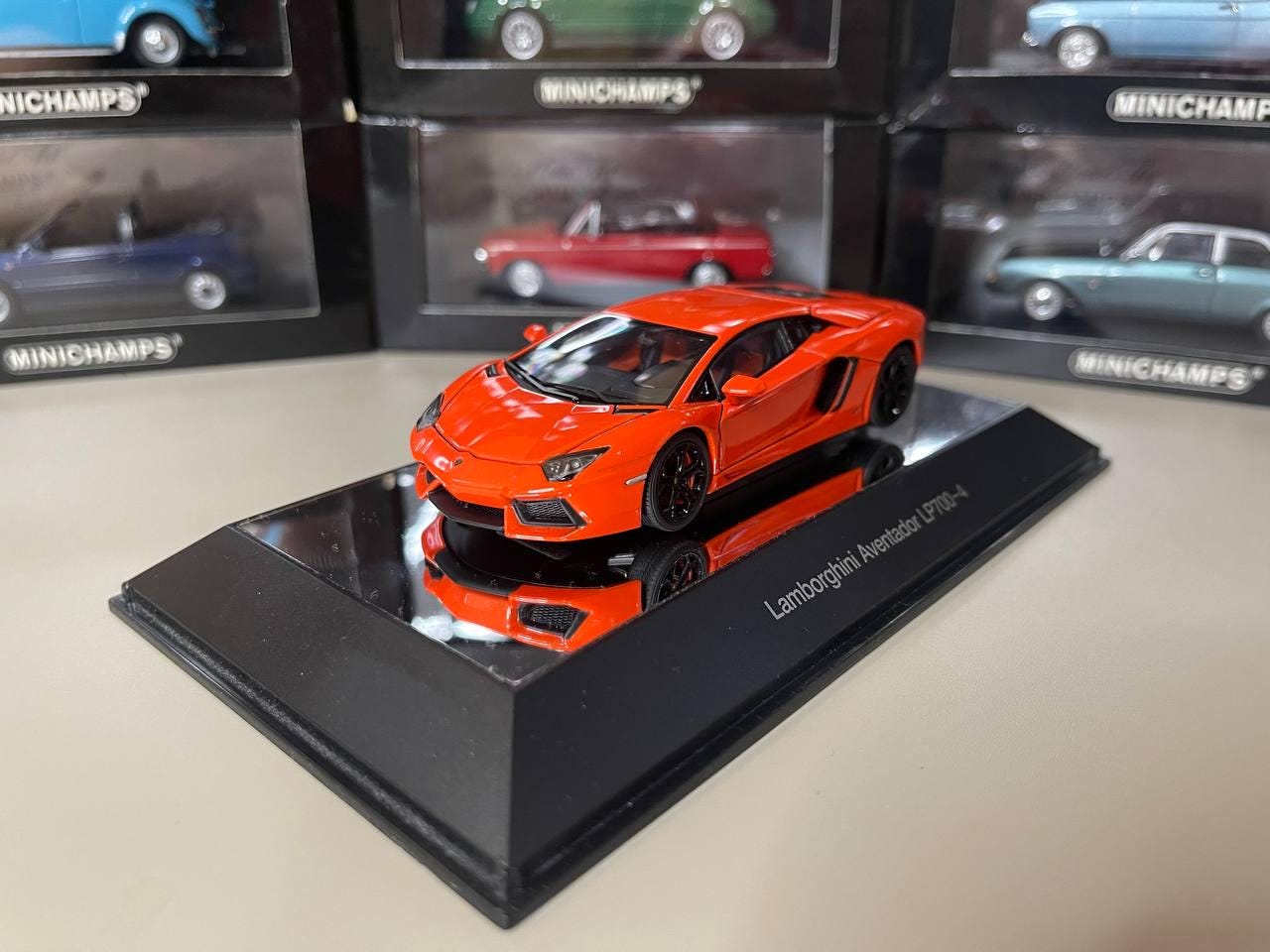 ランボルギーニ アヴェンタドール Lp 700-4 1:43 オートアート