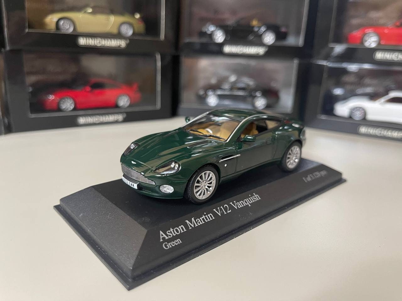 Aston Martin V12 Vanquish 1:43 Minichamps Green - Etsy