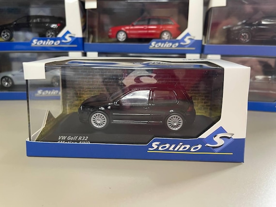 激レア Volkswagen Golf R32 未開封 1/43 激レア Volkswagen Golf R32 未開封 1/43 - メルカリ