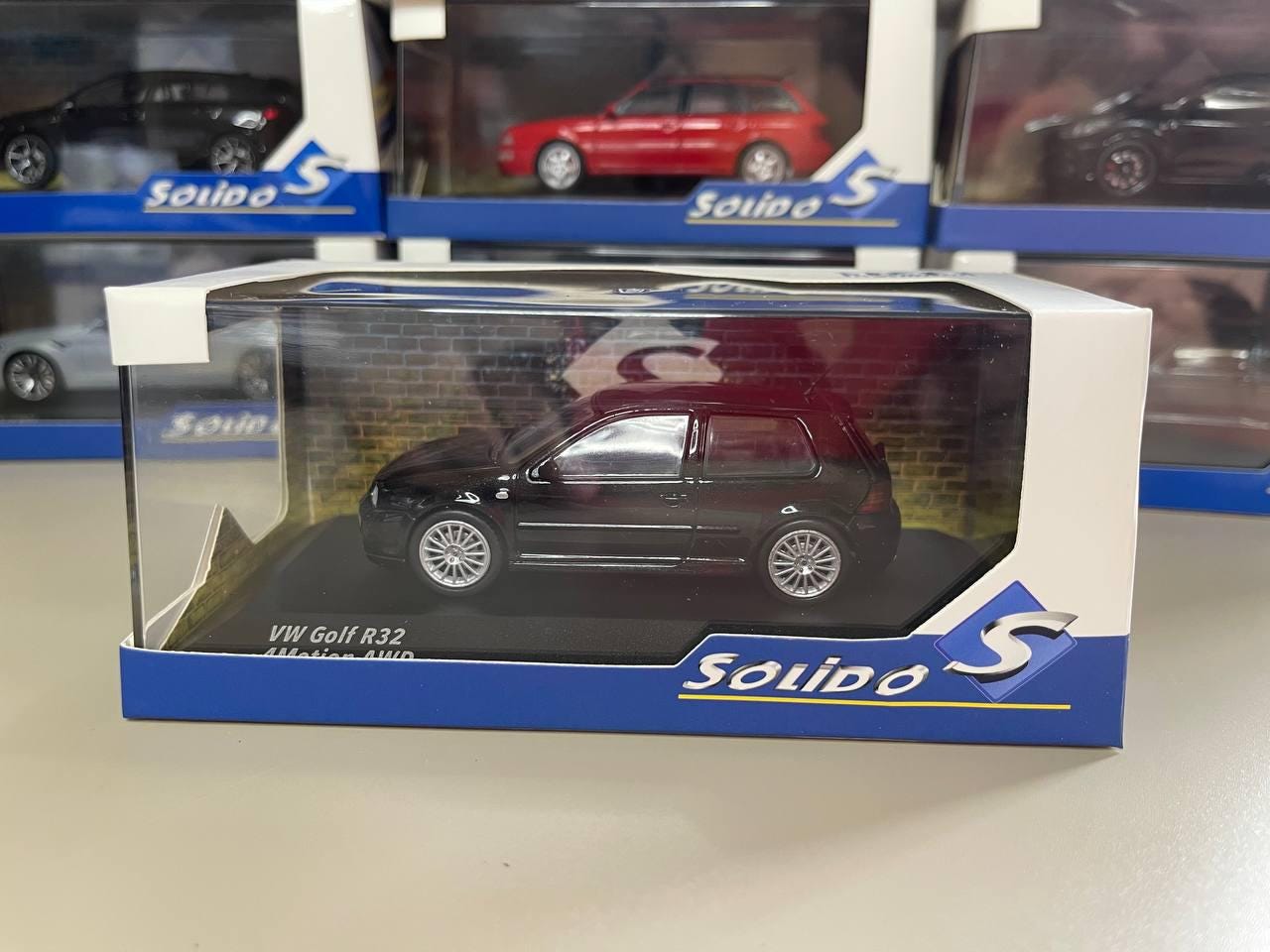 激レア Volkswagen Golf R32 未開封 1/43 Volkswagen Golf 4 R32 1:43 Solido Black - Etsy Norway