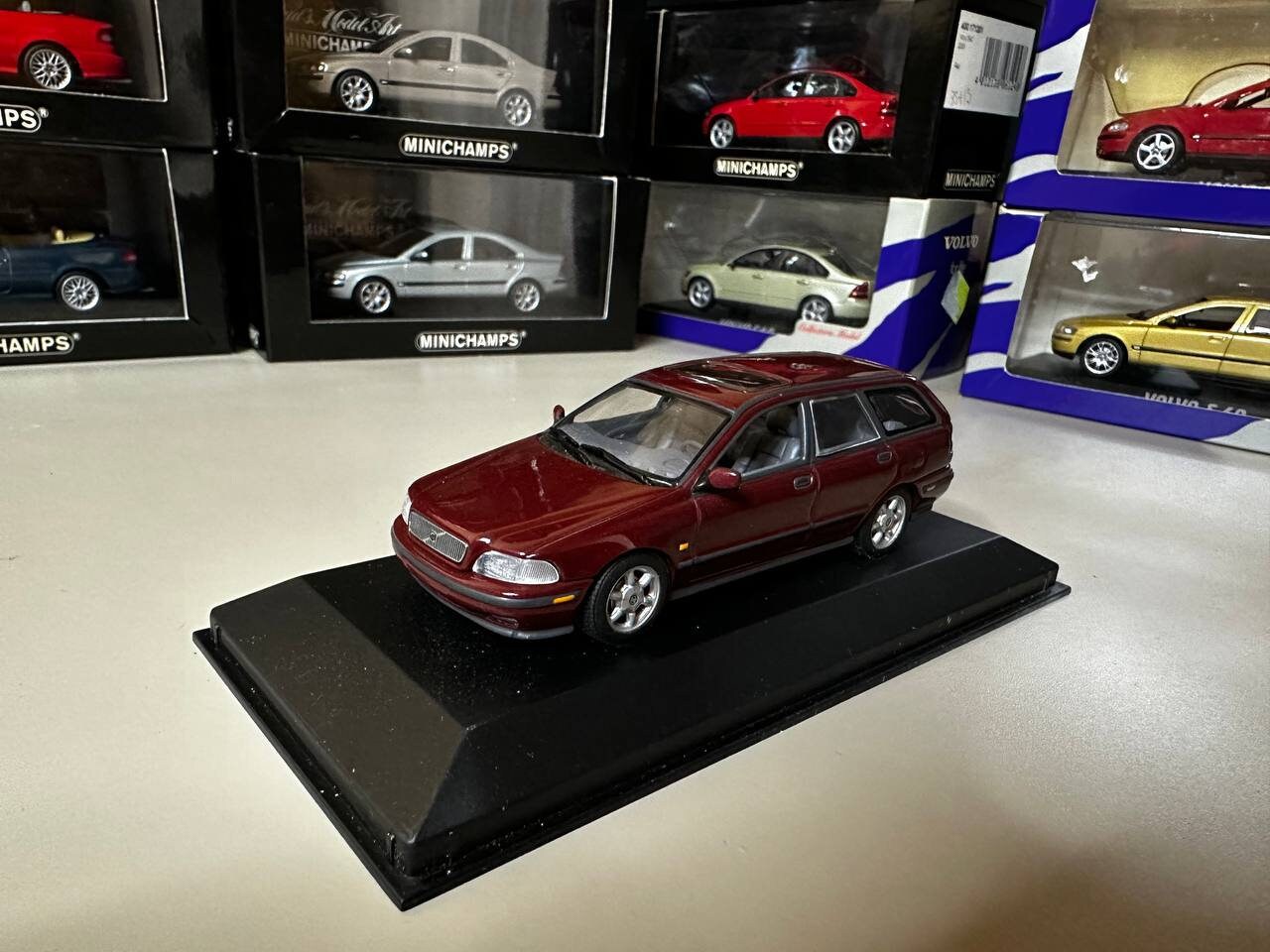 1/43 ボルボ V40 Volvo V40 Break 1:43 Minichamps Red Metallic - Etsy