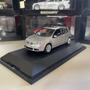 VolksWagen Golf V 1:43 Schuco Argent