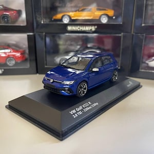 Miniature Volkswagen Golf 8 R 1:43 Bleu Solido