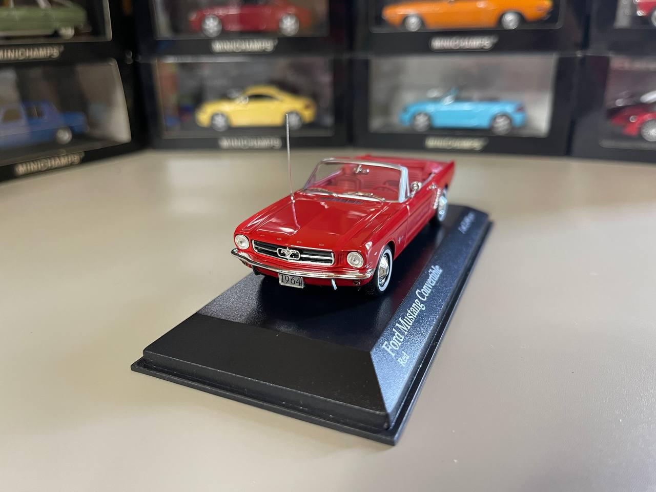 Miniature Minichamps 1/43 - Ford Mustang Cabriolet Bleue De 1994, état Neuf Avec Boîte