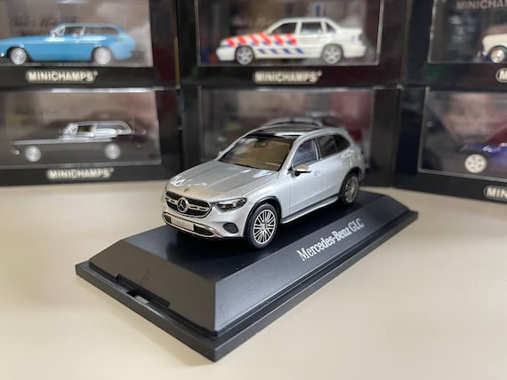 iScale 1:18 Mercedes-Benz 560 SEL Clase S (W126) Año de construcción