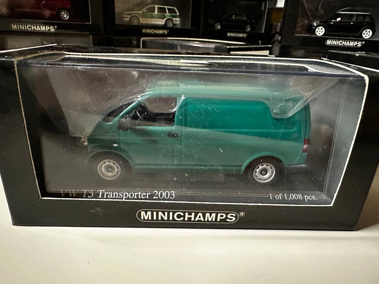 Minichamps 1/43 – VW T5 Multivan 2003 Rouge – Miniature Collection – Occasion