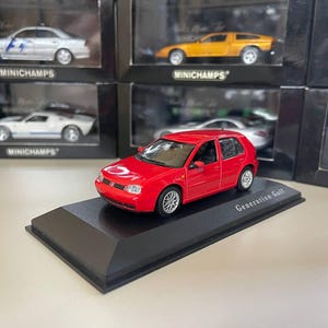 VolksWagen Golf 4 1:43 Minichamps Rouge
