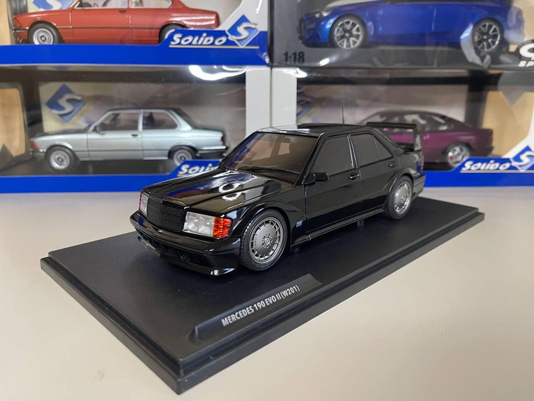 メルセデス・ベンツ 190 EVO 2 (W201) 1:18 ソリド ブラック