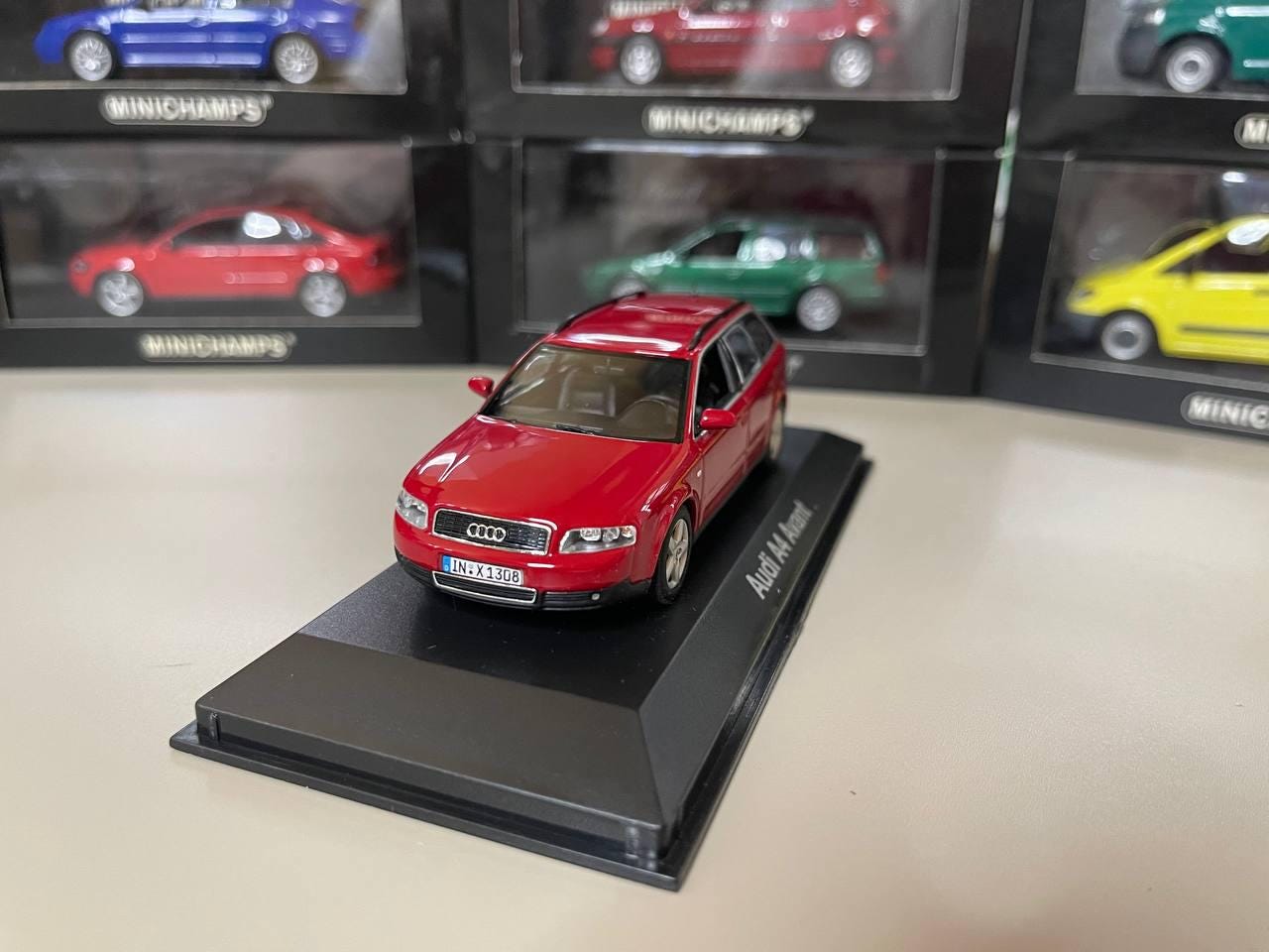 【 MINICHAMPS 】 1/43 AUDI A4 avant ( B5 ) Minichamps 2000 Audi A4 Avant B5 Type 8D5 Station Wagon