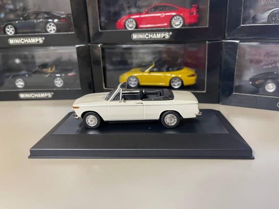 BMW 2002 miniaturas a escala 1:43 y 1:18