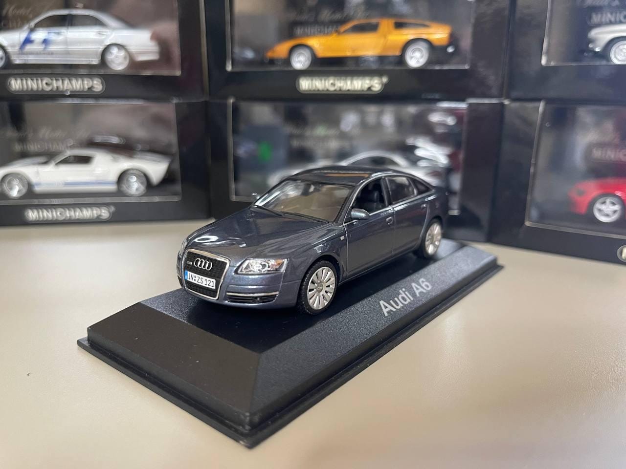 audi a6 1:43スケール　模型　プレミア Audi A6 B6 1:43 Minichamps Miniature - Etsy