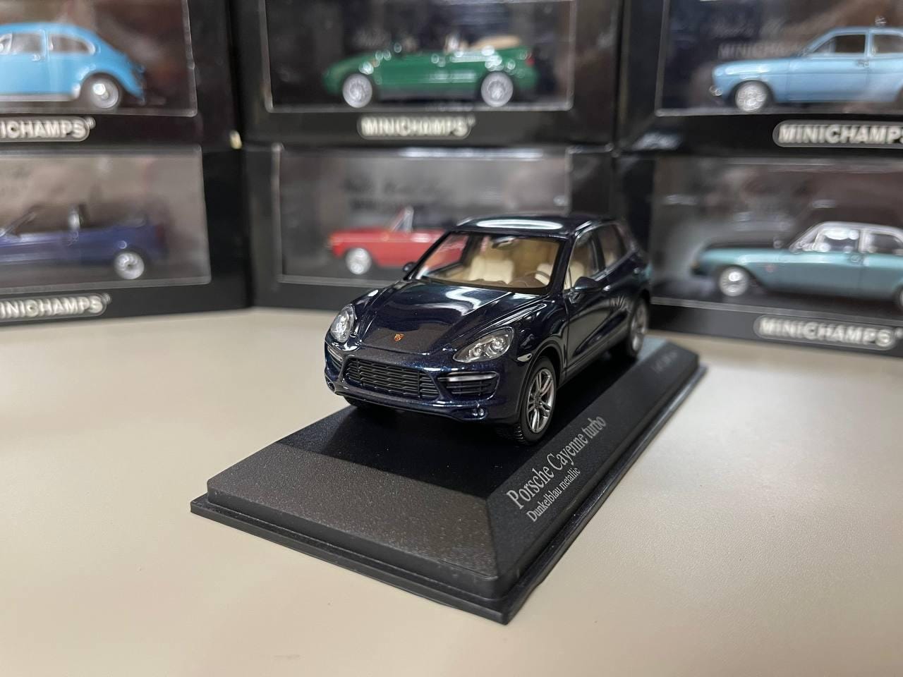 【未開封】MINICHAMPSポルシェCayenne turbo 1/43限定品 il_fullxfull.6466093111_97s2.jpg