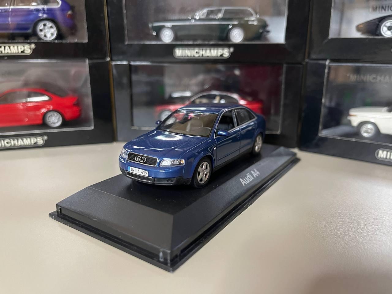 ミニチャンプス　アウディA4 B5スーパーツーリング B6DTM 2台セット ミニチャンプス アウディA4 B5スーパーツーリング B6DTM 2台セット