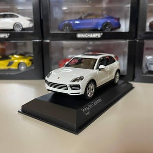Porsche Cayenne 1:43 Minichamps White